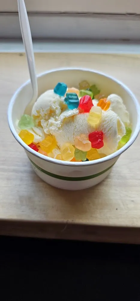 Vanilla Icecream with Gummy Bears